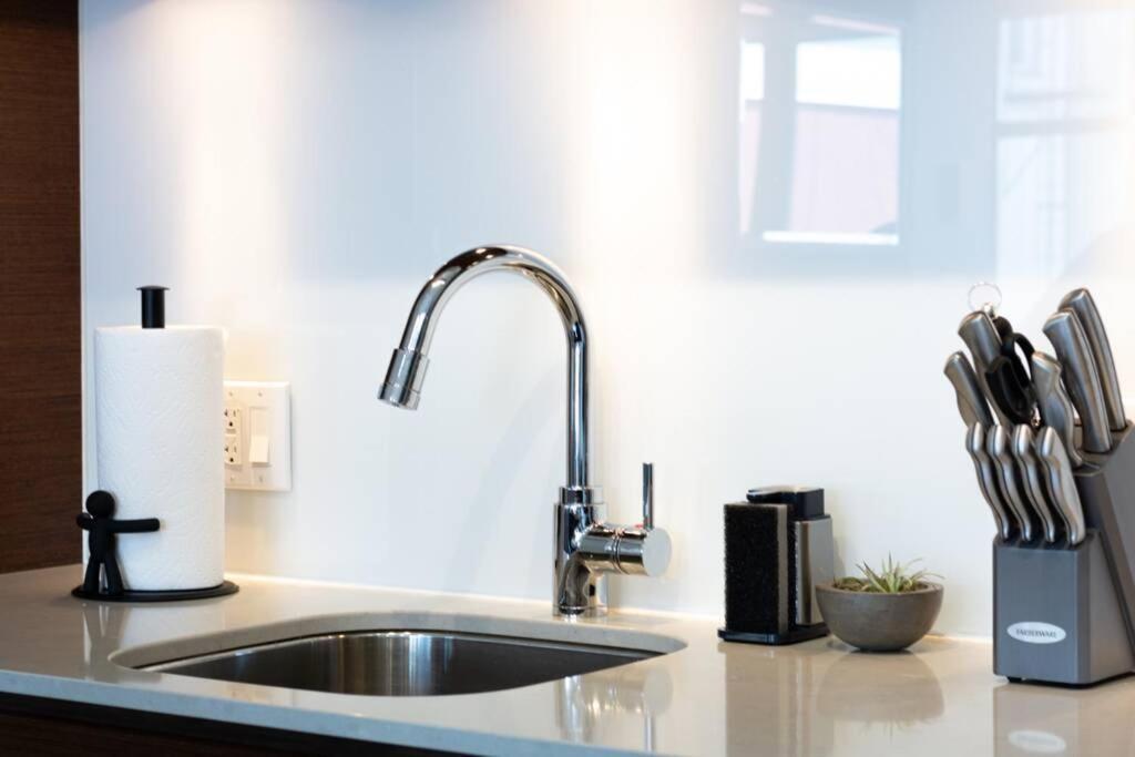 Clean 3Rd Floor Executive 1 Bedroom Apt In Old Town China Town Victoria Esterno foto